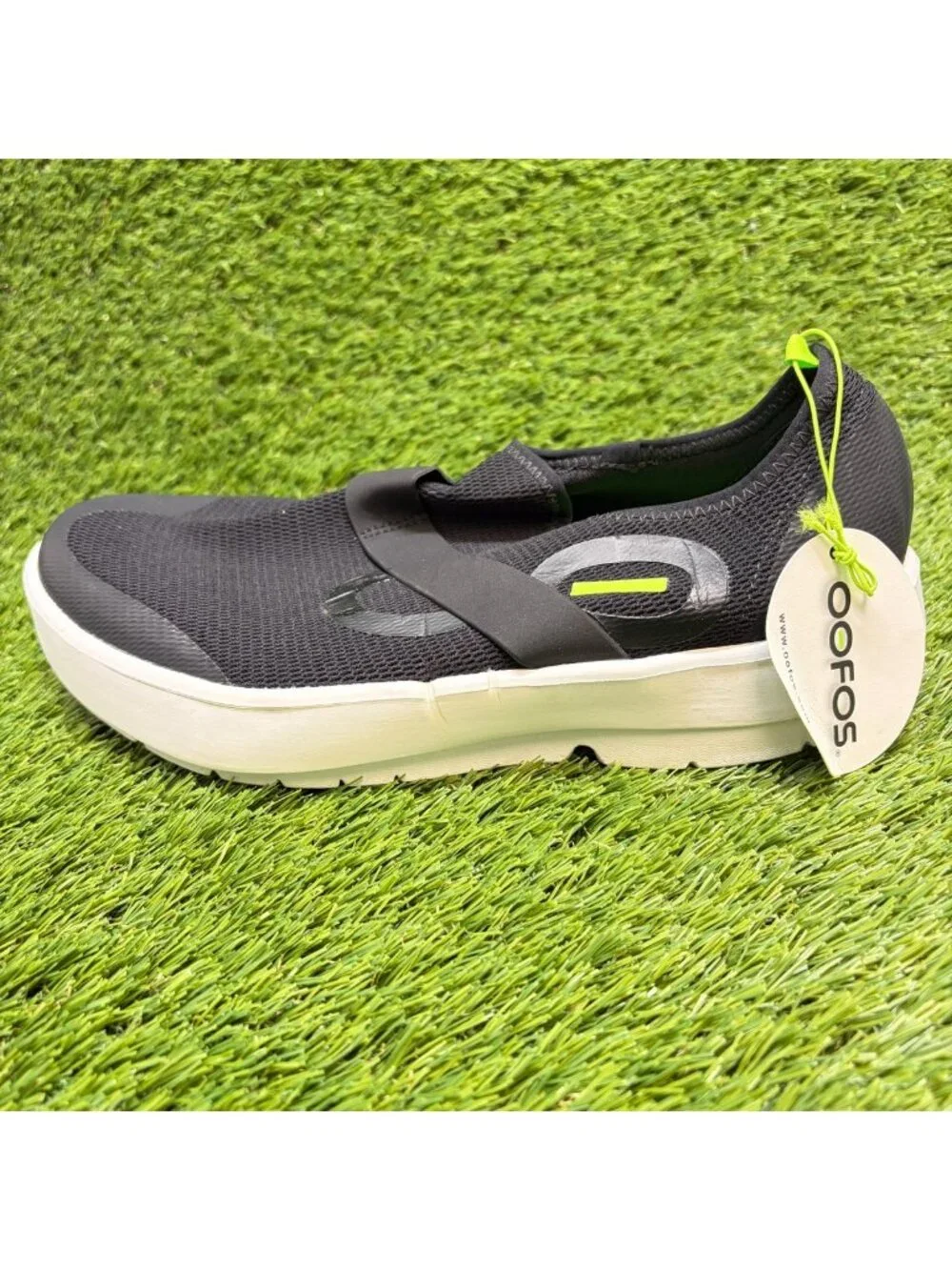 OOFOS OOmg Low Mens Size 11 Black White Casual Walking Slip On Recovery Shoes